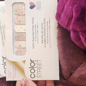 Color street daisy check